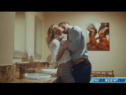 ❤️ Quando uma loira peituda o seduz numa casa de banho pública ❤️❌ Sexo vídeo em pt.fitorganic.top ☑